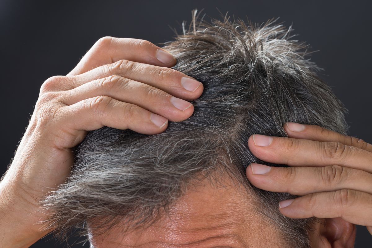Capelli bianchi e alimentazione: che legame c'è?