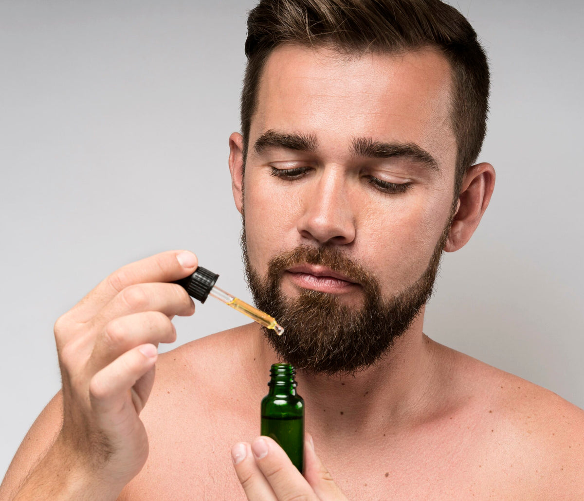 Olio di rosmarino per i capelli: scopri i benefici e come utilizzarlo