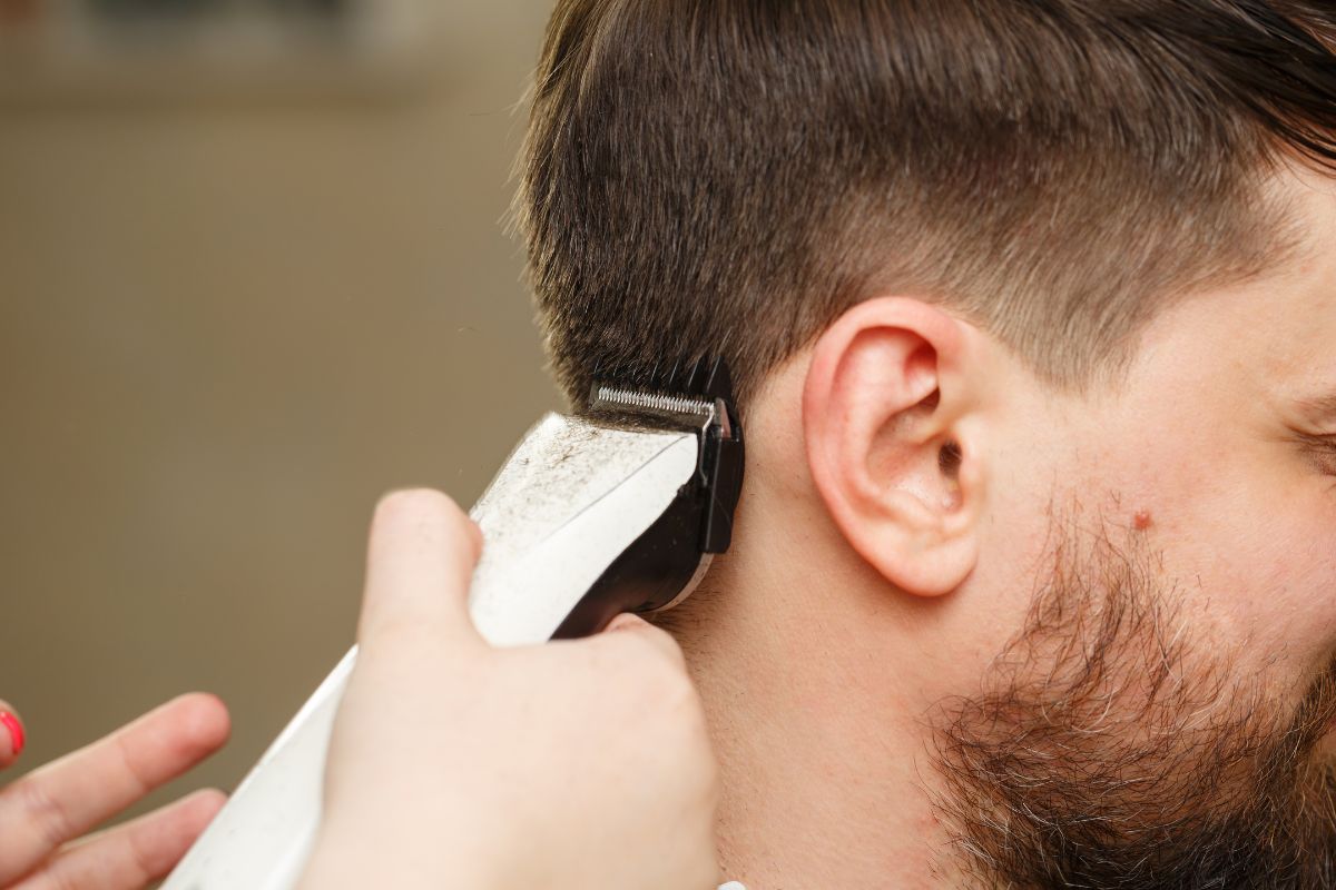 Quali sono i tagli di capelli che invecchiano di più?
