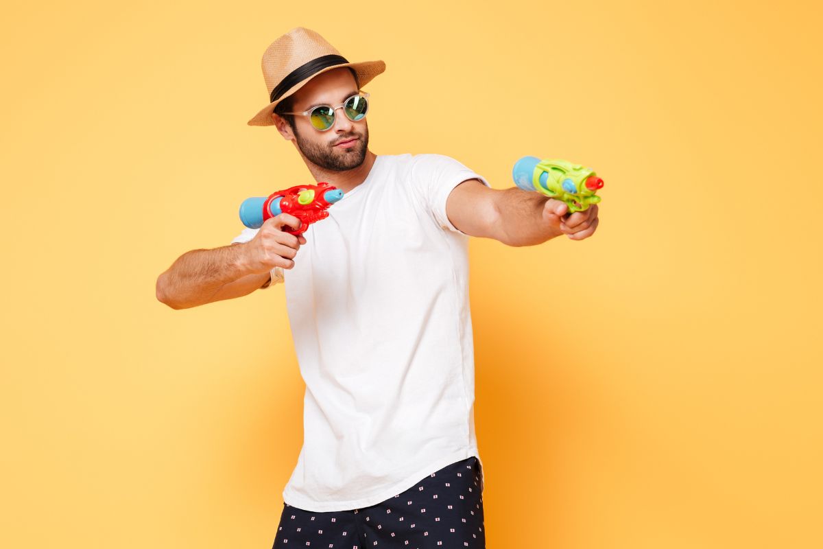 Capelli bianchi e sole: come gestirli e curarli in estate
