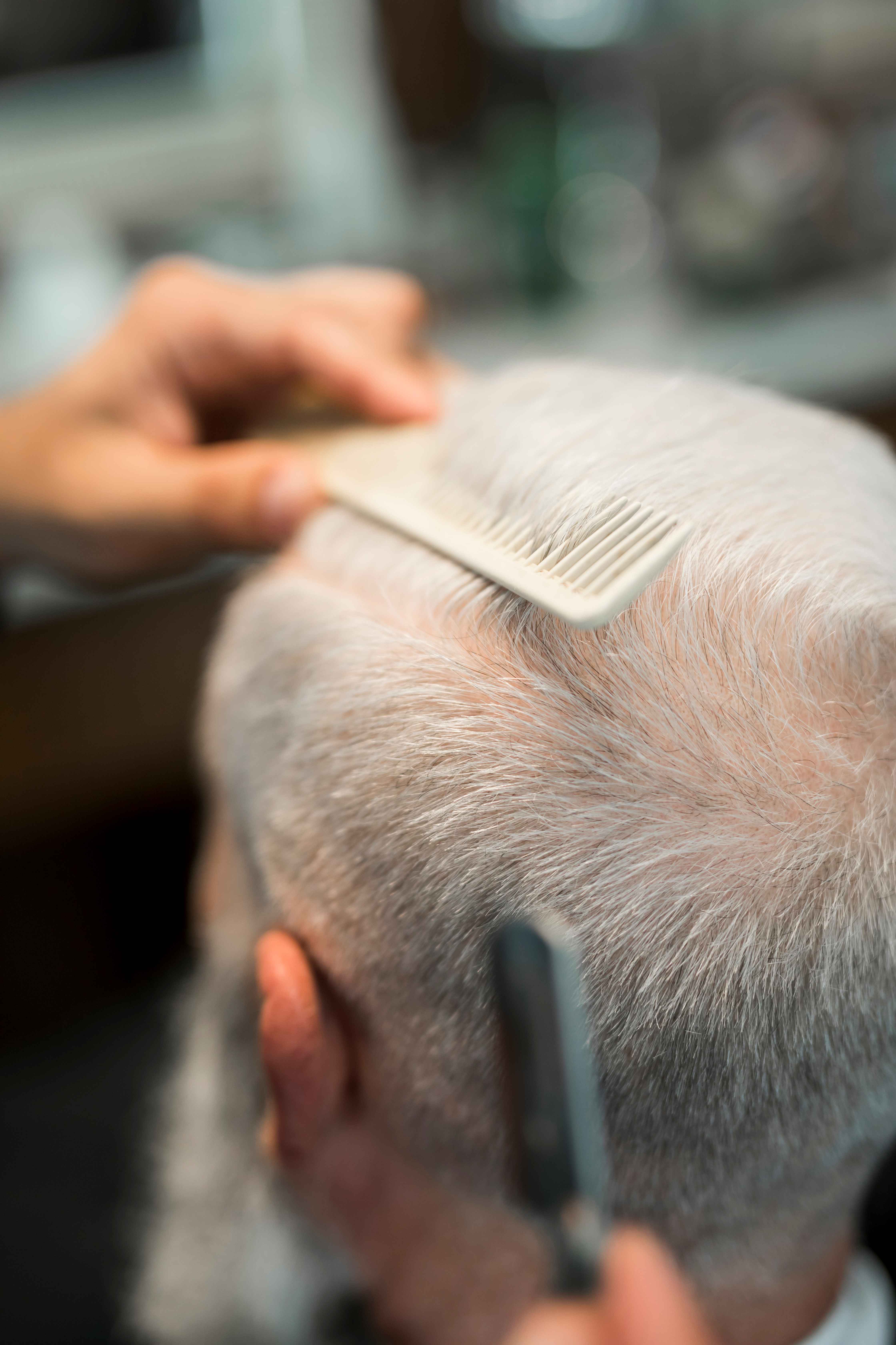 Uomini: le migliori colorazioni per i capelli bianchi