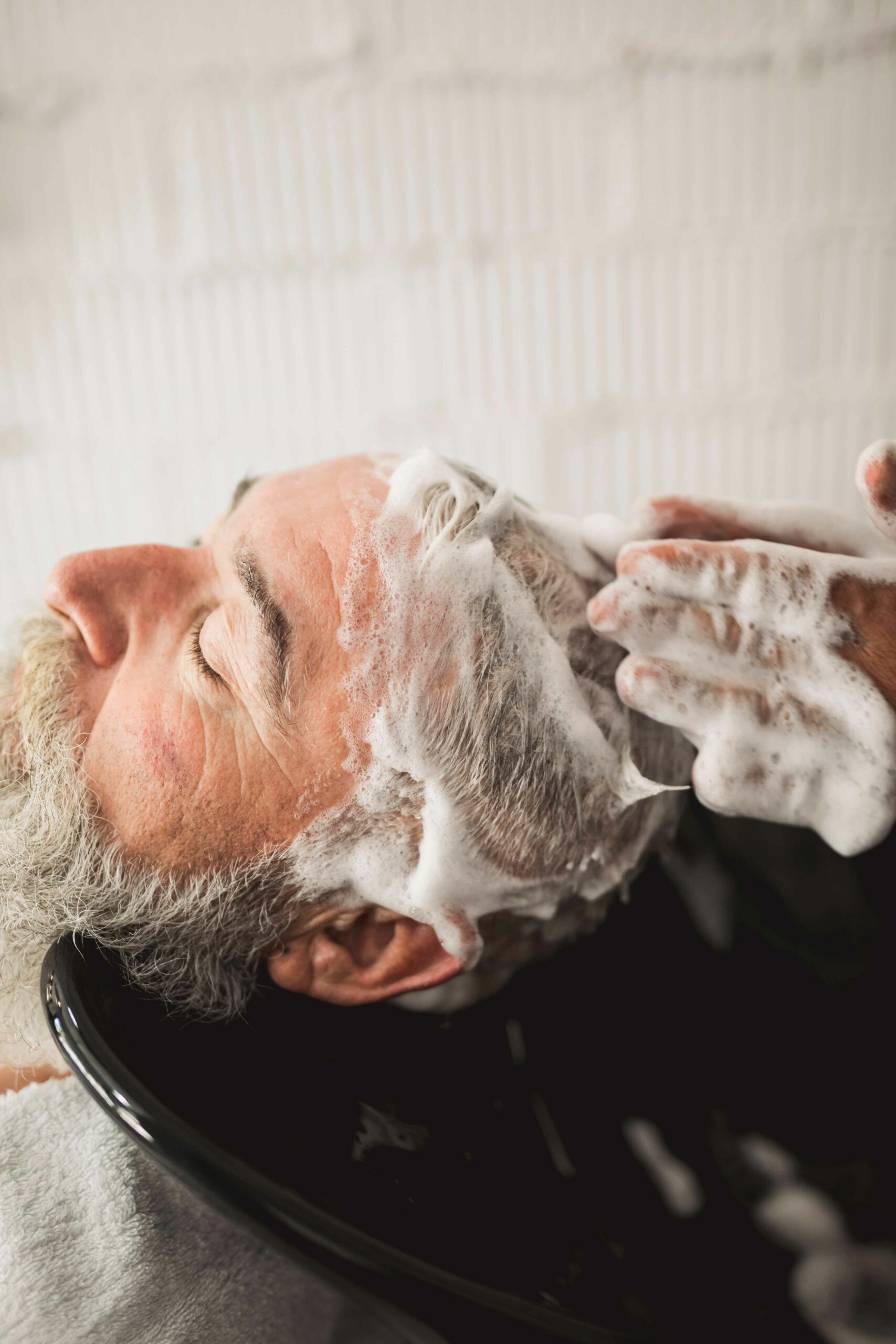 shampoo-lavaggio-capelli-uomo