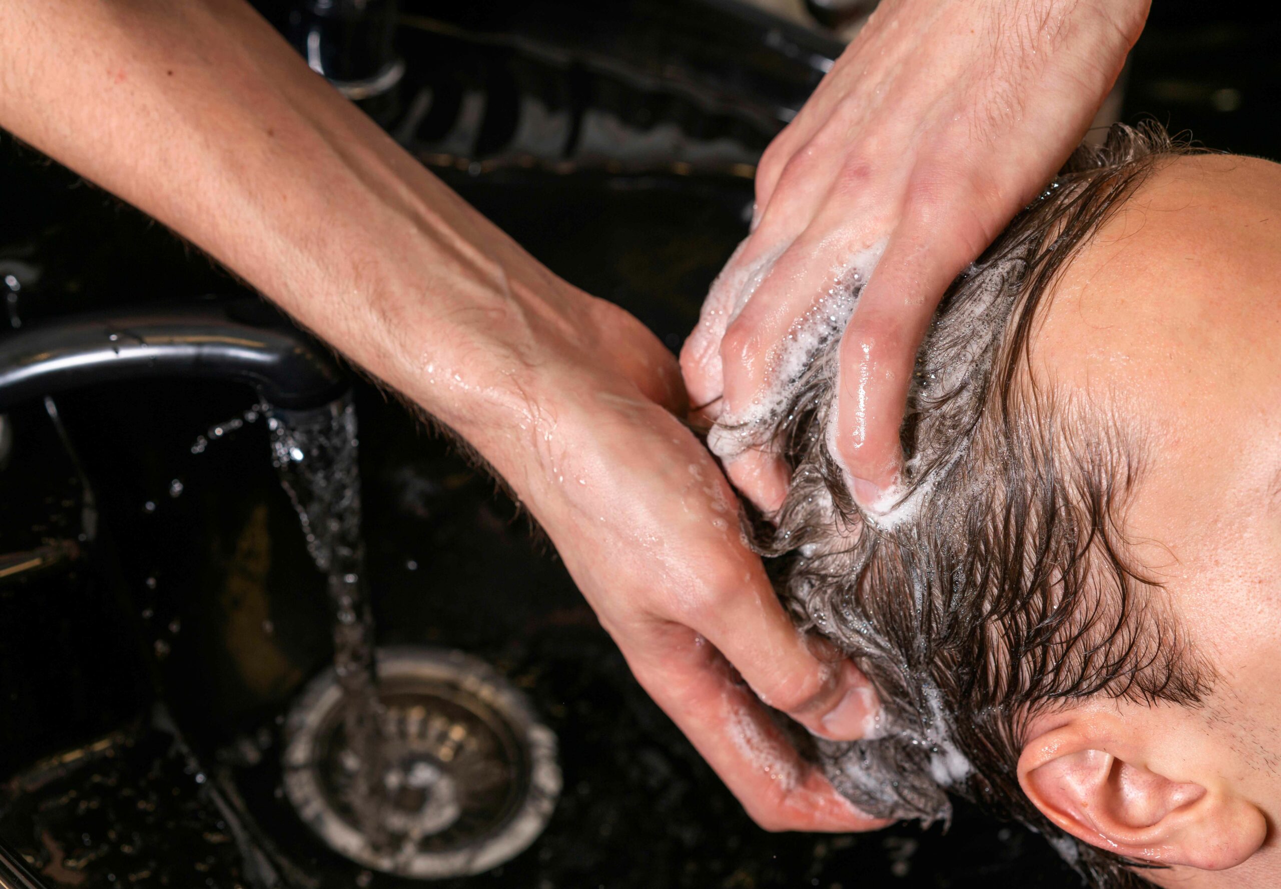 Come scegliere lo shampoo colorante per uomo